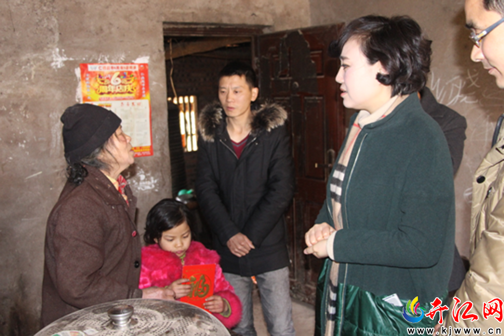 卢玲宁深入帮扶村扶贫调研和新春慰问