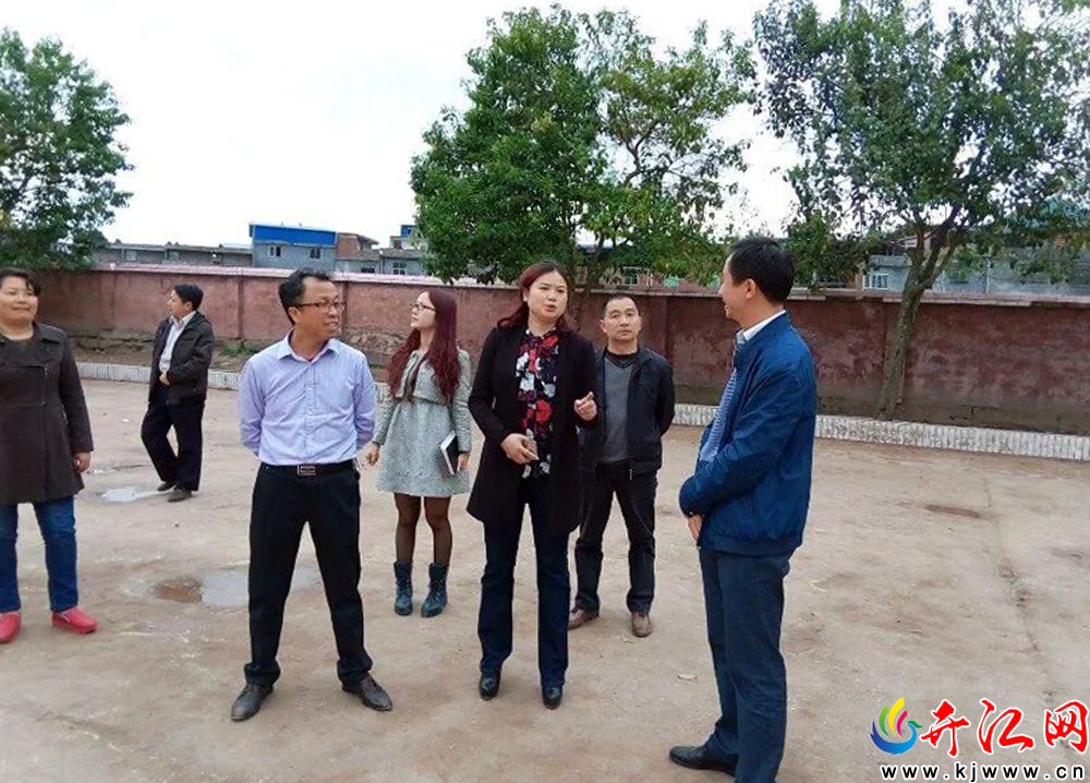4月5日下午,开江县副县长孙曼妮深入讲治镇中心小学幼儿园指导工作.