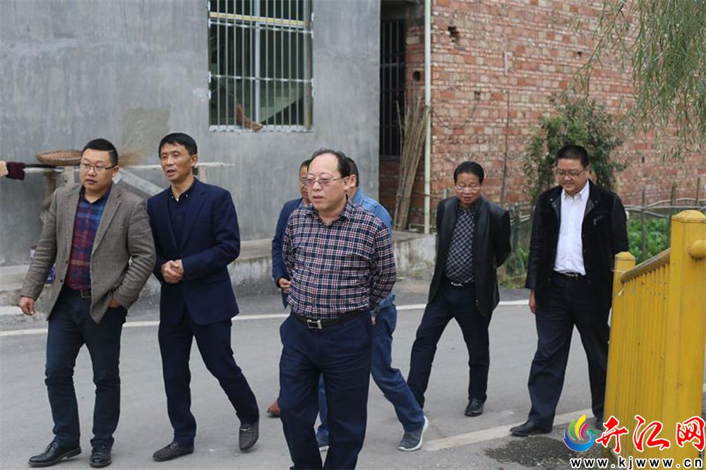 县委副书记,县级河长袁勇赴天师镇开展巡河工作