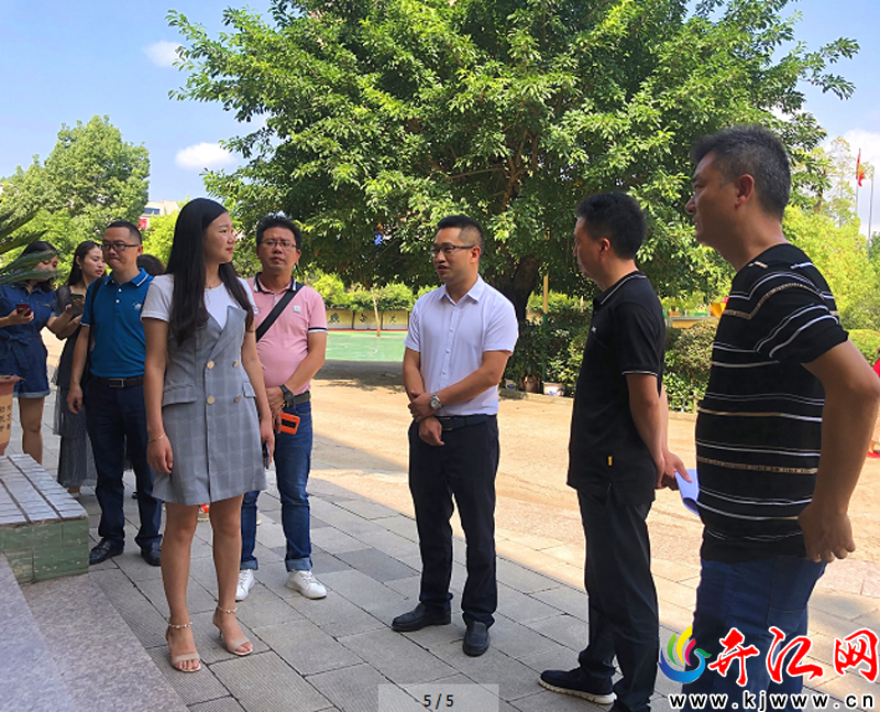 陆世斌到开江县西城小学督查指导2020年秋季开学工作