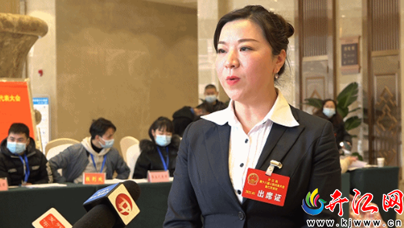 县人大代表张丽"作为一名县人大代表,我将认真贯彻本次会议精神,把